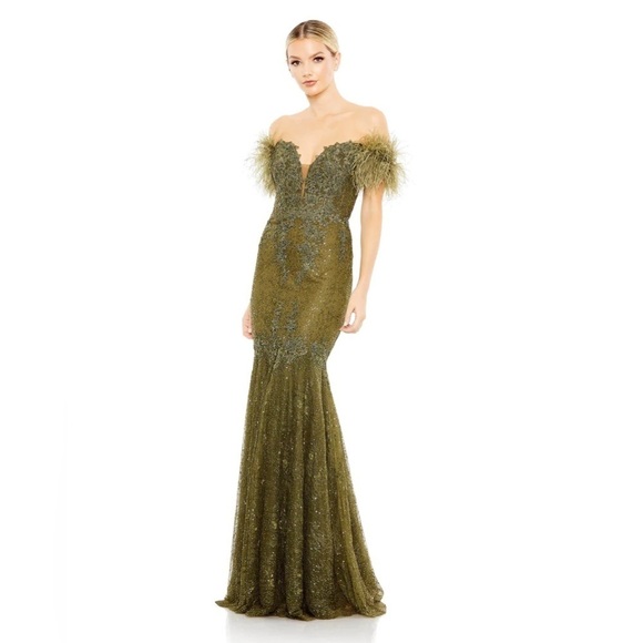 Mac Duggal 20246 NWT FEATHERED CRYSTAL EMBELLISHED SLEEVELESS GOWN - Picture 2 of 9